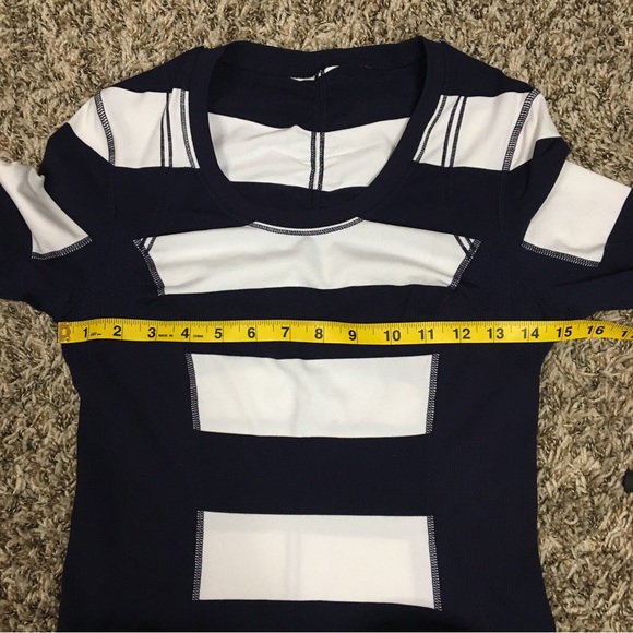 EUC LULULEMON Run Switchback Long Sleeve Navy White Stripe Shirt Size 4 - Picture 8 of 11